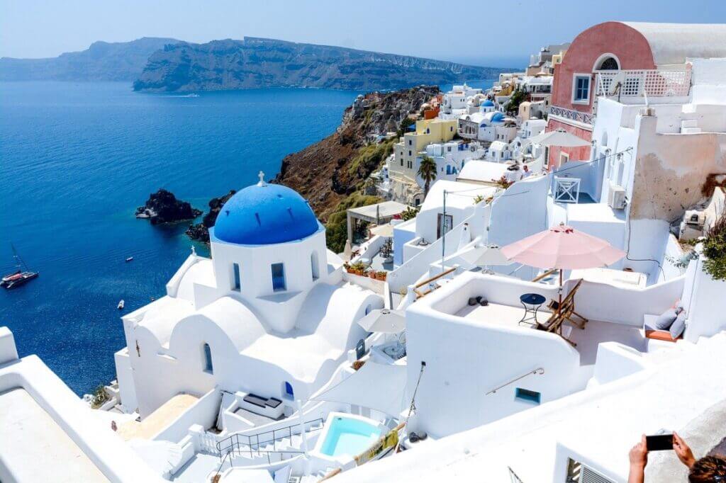 santorini-best-destinatin-for-honeymoon-in-europe